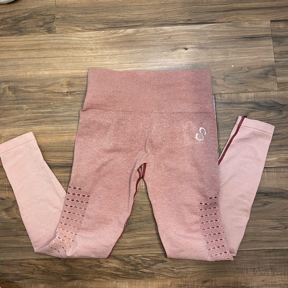 Curves and Combatboots pink ombré leggings